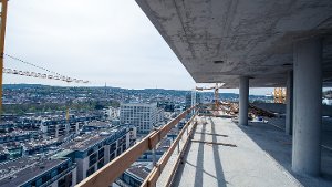 Noch sind die 61 Meter Gesamthöhe lange nicht erreicht, doch auch jetzt schon ist der Blick von der Baustelle des Wohnturms Cloud No. 7 spektakulär. Foto: www.7aktuell.de | Florian Gerlach