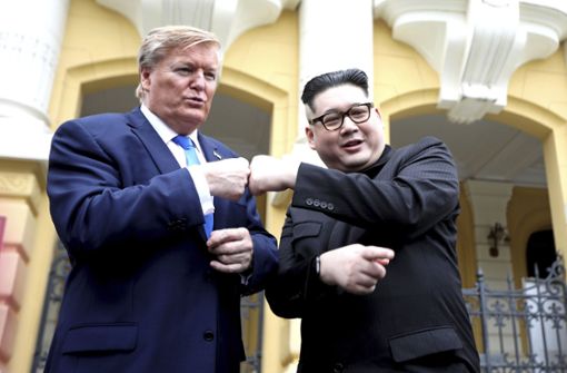 Trump-Darsteller Russel White und Kim-Doppelgänger Howard X in Hanoi. Foto: AP
