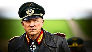 Ulrich Tukur spielt die Hauptfigur in „Rommel“. Foto: Leif Piechowski
