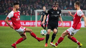 Der Mann mit der Maske geht wieder voran: VfB-Kapitän Christian Gentner will die Stuttgarter Mannschaft sicher durch den Abstiegskampf führen. Foto: Baumann