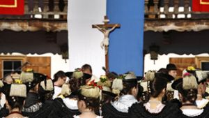 Eine katholische Prozession in Oberbayern – hier sind die Inzidenzzahlen besonders hoch. Foto: Imago//Westend61