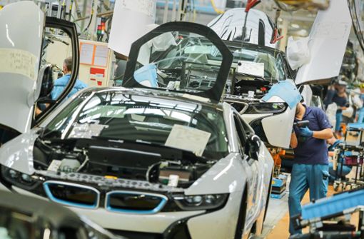 Als einer der letzten deutschen Autobauer lässt BMW seine Produktion wieder anlaufen. Foto: dpa/Jan Woitas