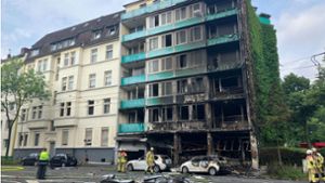 Das Gebäude in Düsseldorf nach dem Brand. Foto: dpa/Jana Glose