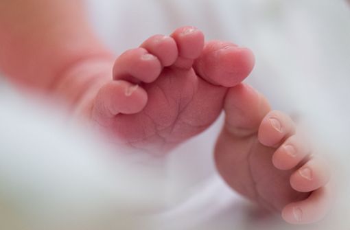 Das Baby starb rund drei Wochen nach der Geburt. (Symbolfoto) Foto: Arno Burgi/dpa-Zentralbild/dpa/Arno Burgi