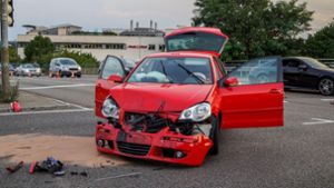 Der Volkswagen hat nach dem Zusammenstoß einen Totalschaden. Foto: 7aktuell.de/Franziska Hessenauer