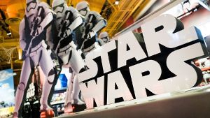 Ein todkranker Star Wars-Fan wünscht sich eine frühere Sondervorstellung des neuen Films. Foto: dpa