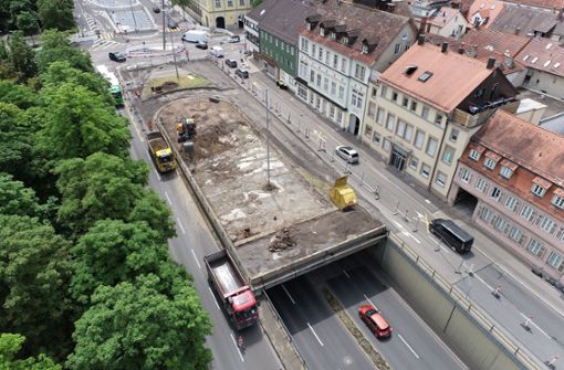 Insgesamt 1,8 Millionen Euro kostet die Sanierung der Tunneldecke. Ob der provisorische Kreisverkehr dauerhaft bleiben kann wird geprüft. Foto: /cf