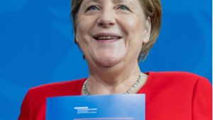 Angela Merkel hat am Freitag das Gutachten des Sachverständigenrats entgegengenommen. Foto: AFP