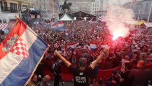 Starker Nationalismus im Fußball: Kroaten beim Public Viewing der WM in Zagreb. Foto: AP