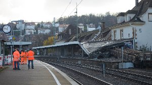Als Held des Tages wird der eingreifende Fahrdienstleiter auf Twitter bezeichnet - hier die Bilder vom Waggon-Unfall in Stuttgart-Feuerbach am Freitamorgen: Foto: www.7aktuell.de/Eyb