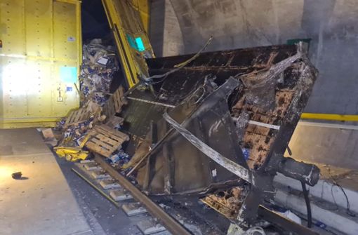 Entgleisung eines Güterzugs: Vermutlich hat ein technisches Problem an dem Zug mit 30 Waggons zu dem Unfall geführt, hieß es von den SBB. Foto: dpa