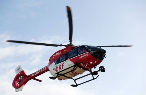 Die Rettungskräfte fliegen den Schwerverletzten in ein Krankenhaus in der Nähe der Unfallstelle. (Symbolbild) Foto: imago/Frank Sorge
