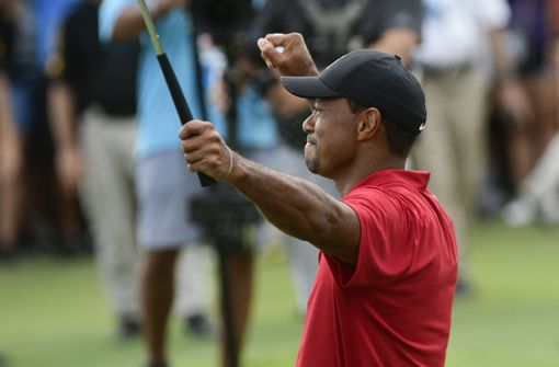 In Siegerpose: Tiger Woods hat in Atlanta seinen ersten Turniersieg nach mehr als fünf Jahren gefeiert. Foto: AP