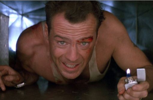 Bruce Willis in„Stirb langsam“ von 1988 – vorerst eingeengt, aber nicht kleinzukriegen. Foto: imago images
