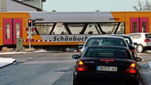 Am Bahnübergang  an der Altdorfer Straße in Holzgerlingen müssen sich die Verkehrsteilnehmer von Dezember nächsten Jahres an auf längere Wartezeiten einrichten. Foto: factum/Weise