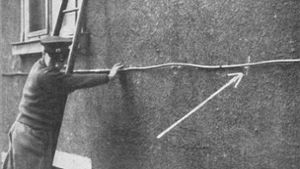 Im Haus Werderstraße 12 ist  am 15. Februar 1933 das Kabel an dieser Stelle mit einem Beil abgehackt   und die Übertragung  der Hitler-Rede gestoppt worden. Foto: /Archiv SWR