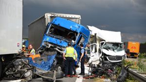 Im Sommer kommt es häufiger zu Unfällen mit Lastwagen. (Symbolbild) Foto: dpa