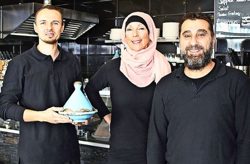 Mosaik-Chef Philipp Nürk, Vanessa Hohl und Jalal Al-Khalil (v.l.) Foto: Caroline Holowiecki/cki