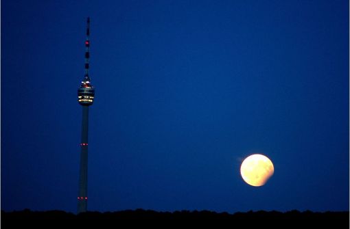 Die Mondfinsternis war auch in Stuttgart gut zu sehen. Foto: Knut Krohn