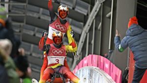 Riesenjubel über den Olympiasieg: Tobias Wendl (hinten) und Tobias Arlt. Foto: AFP