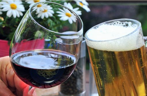 Bier und Wein: eine Mischung, die Kopfschmerzen bereitet? Foto: dpa