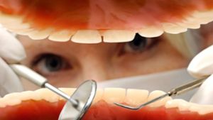 Dentalphobie: Fünf bis zehn Prozent der Bundesbürger haben eine krankhafte  Angst vor einer Behandlung beim Zahnarzt. Foto: dpa