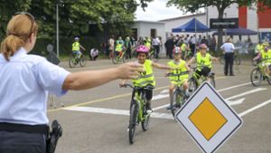 In der Jugendverkehrssschule wie hier in Ludwigsburg lernen Kinder, mit dem Fahrrad die Verkehrsregeln einzuhalten. Doch dafür müssen sie das Fahrradfahren zunächst einmal beherrschen. Foto: factum/Granville