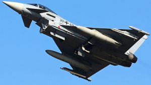 Der Eurofighter: Zwei Jets waren mit Überschallgeschwindigkeit über Stuttgart unterwegs. Foto: dpa