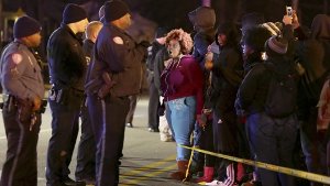 Nach einem weiteren gewaltsamen Tod eines schwarzen Jugendlichen in den USA ist es am Tatort in Berkeley im US-Bundesstaat Missouri zu Ausschreitungen gekommen. Foto: ST. LOUIS POST DISPATCH
