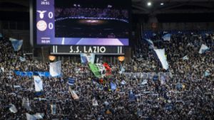 Lazio-Anhänger fallen immer wieder durch faschistische Eklats auf. Foto: dpa/Sven Hoppe
