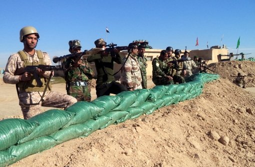 Peschmerga-Kämpfer haben am Samstag ein von der Terrormiliz IS erobertes Ölfeld im Nordirak wieder unter ihre Kontrolle gebracht. (Archivbild) Foto: EPA
