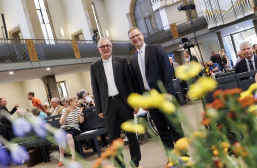 Landesbischof July (li.) und Friedemann Kuttler beim Festakt   in der Stiftskirche Foto: Lichtgut/Julian Rettig