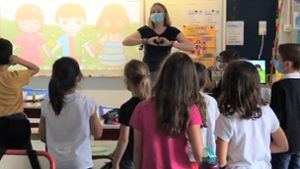 Ein Herz für Frankreich: Leona Murray während ihres Freiwilligenjahres in Frankreich bei ihrem Einsatz an einer Grundschule. Foto: privat