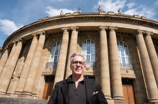 Marc-Oliver Hendriks vor dem Stuttgarter Opernhaus Foto: Bernd Weissbrod/dpa