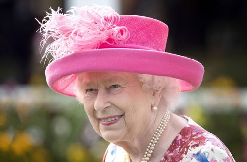 Queen Elizabeth II. - die kleine Frau mit den markanten Hüten ist für die Briten in unruhigen Zeiten eine Ikone der Stabilität. Foto: dpa