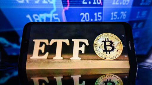 Der Bitcoin-Kurs berappelt sich nach Pleiten und Skandalen wieder – jetzt könnte bald der erste ETF kommen. Foto: IMAGO/SOPA Images/IMAGO/Omar Marques / SOPA Images