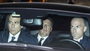 Kurz nach der Bekanntgabe: Der italienische Ministerpräsident Matteo Renzi ist drei Tage nach der Niederlage bei dem Verfassungsreferendum zurückgetreten. Foto: dpa