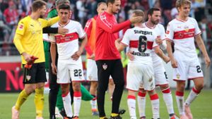 Große Enttäuschung bei den Spielern des VfB Stuttgart nach der Niederlage bei Hannover 96. Foto: Pressefoto Baumann