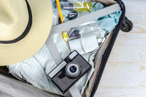 Gadgets, die den Urlaub angenehmer gestalten, wie etwa eine Powerbank, sollten unbedingt mit in den Koffer.