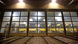 Stadtbahnen stehen im Heslacher Depot bereit. Weil die SSB weitere Bahnen anschaffen, benötigen sie einen vierten Betriebshof – möglichst im Nordwesten der Stadt. Foto: Archiv  Steinert
