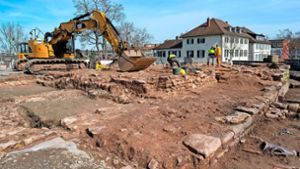 Archäologen legen die historischen Reste auf dem Schlossberg frei. Foto: Eibner-Pressefoto