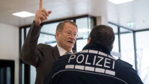 Der Vorsitzende des Untersuchungsausschusses, Wolfgang Drexler, am Eingang des Landtags Foto: dpa