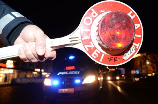 Die Polizei kontrollierte den betrunkenen Fahrer auf einer Rastanlage bei Kraichgau-Süd (Symbolbild). Foto: picture alliance / dpa