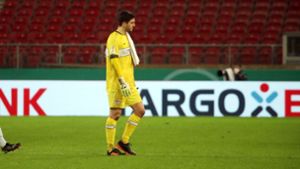 Geschlagener Keeper: Fabian Bredlow macht beim Gegentor zum 1:2 gegen Borussia Mönchengladbach keine gute Figur. Foto: Baumann
