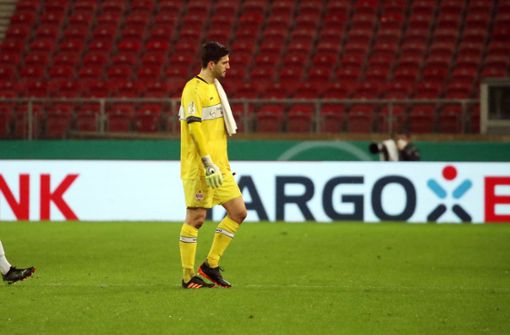 Geschlagener Keeper: Fabian Bredlow macht beim Gegentor zum 1:2 gegen Borussia Mönchengladbach keine gute Figur. Foto: Baumann