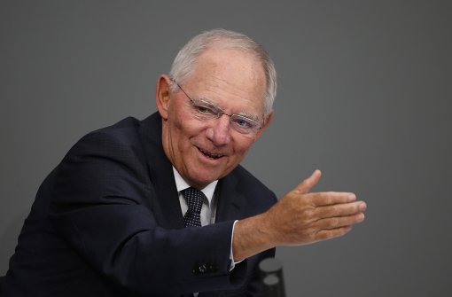 Wolfgang Schäuble will auch im Jahr 2017 keine neuen Schulden machen. Foto: dpa