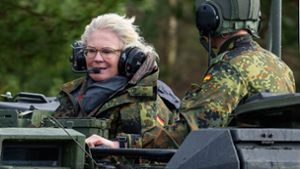 Bundesverteidigungsministerin Christine Lambrecht (SPD) ist laut Medienberichten zum Rücktritt entschlossen. Foto: dpa/Philipp Schulze
