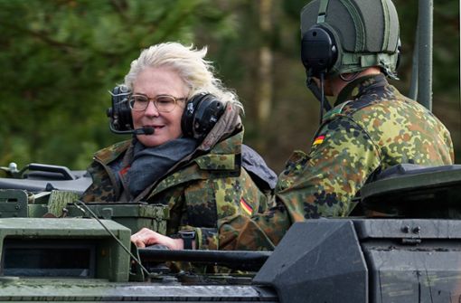 Bundesverteidigungsministerin Christine Lambrecht (SPD) ist laut Medienberichten zum Rücktritt entschlossen. Foto: dpa/Philipp Schulze