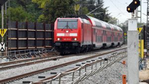 Wegen eines Unwetters ist der Bahnverkehr auf der stark befahrenen Rheintalbahn eingeschränkt. Foto: dpa