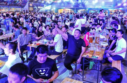 In der chinesischen Stadt Qingdao hat das größte Bierfest des Landes begonnen. Foto: AFP/STR